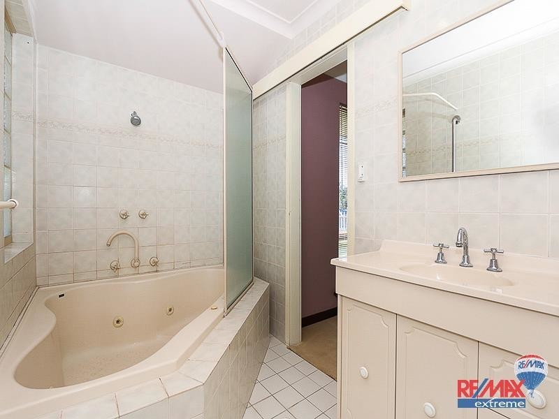 54 Lakevalley Drive, Edgewater WA 6027