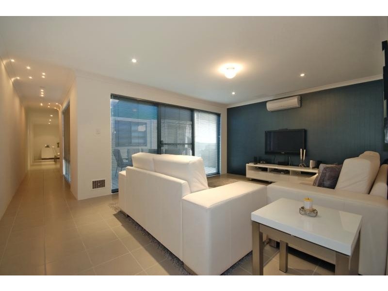 37 Navarre Way, Butler WA 6036