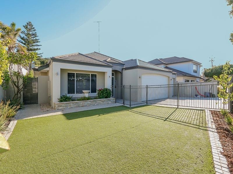 12 Gunida Street, Mullaloo WA 6027