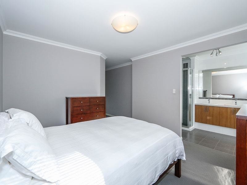 12 Gunida Street, Mullaloo WA 6027