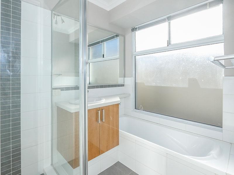 12 Gunida Street, Mullaloo WA 6027