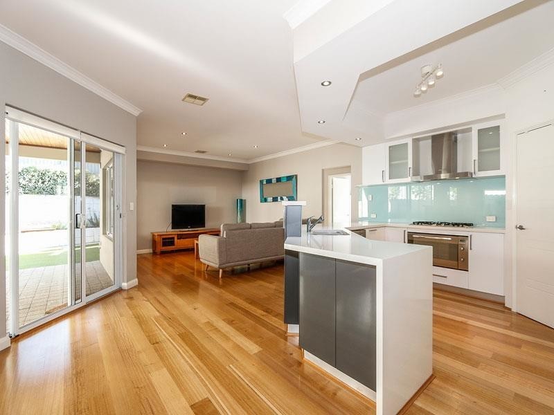 12 Gunida Street, Mullaloo WA 6027