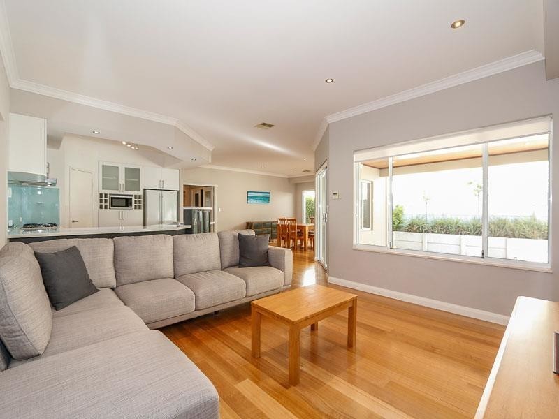 12 Gunida Street, Mullaloo WA 6027