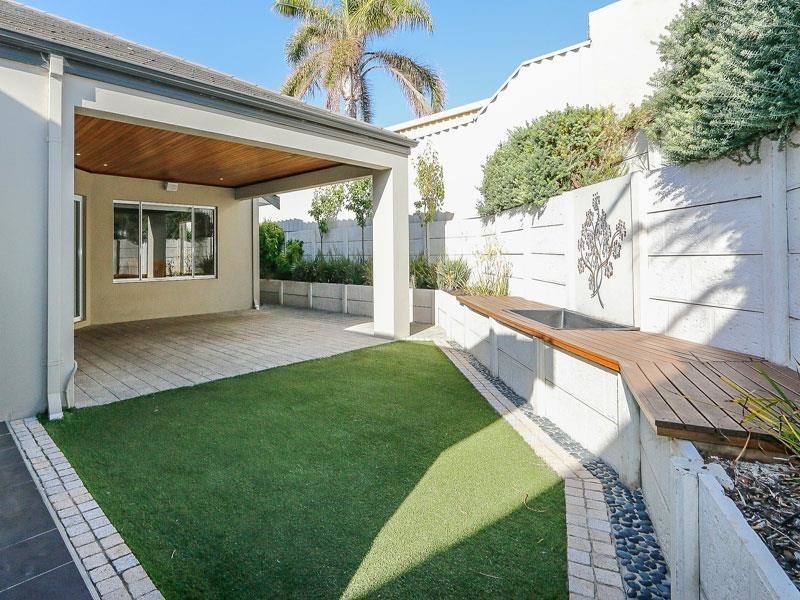 12 Gunida Street, Mullaloo WA 6027