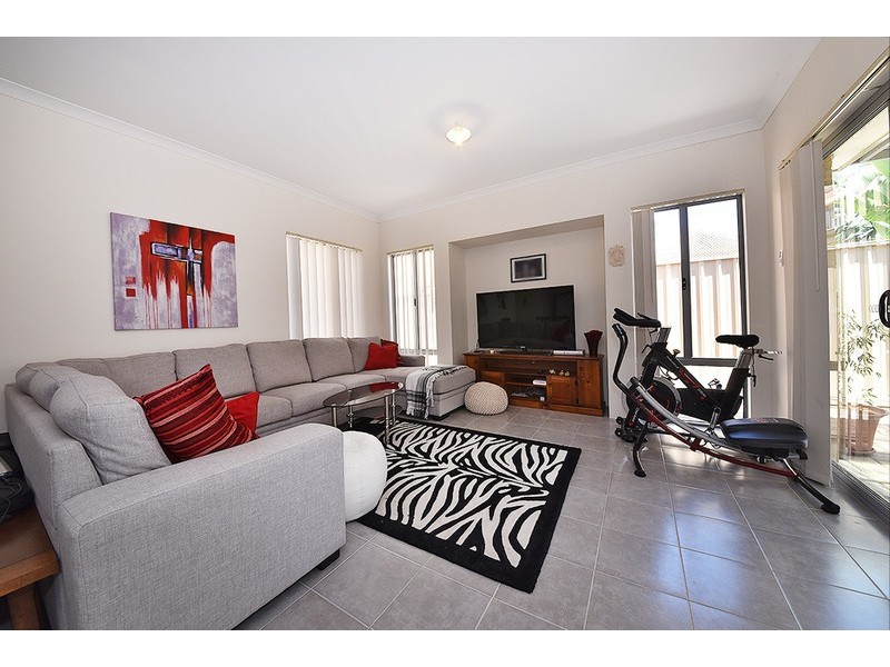 1/23 Floresta Street, Sinagra WA 6065