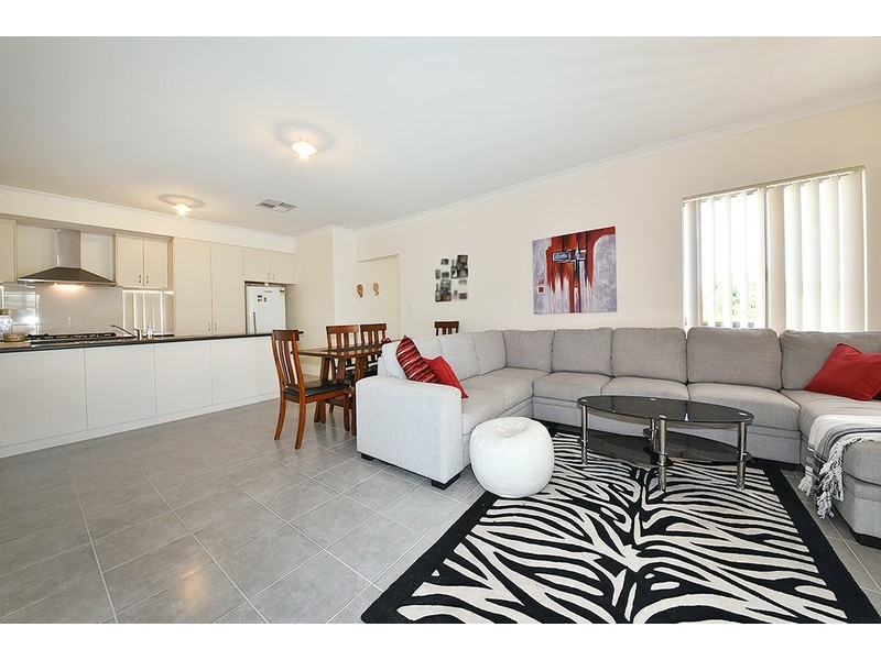 1/23 Floresta Street, Sinagra WA 6065