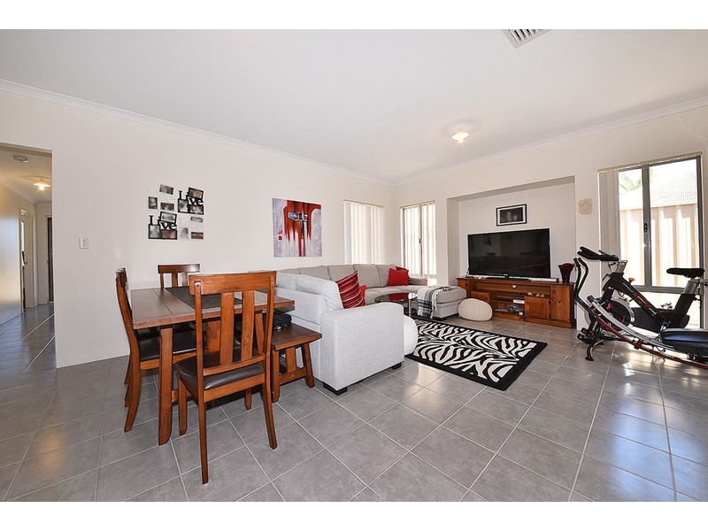 1/23 Floresta Street, Sinagra WA 6065