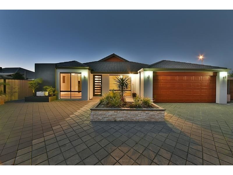 7 Vanrook Court, Carramar WA 6031