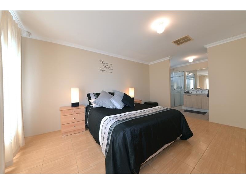 11 Apsley Bend, Tapping WA 6065