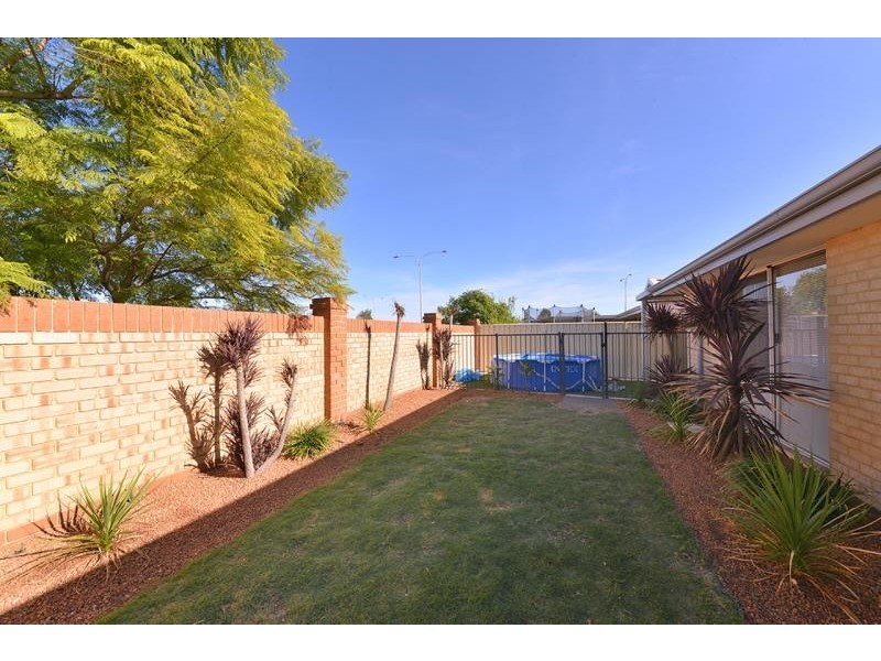 11 Apsley Bend, Tapping WA 6065