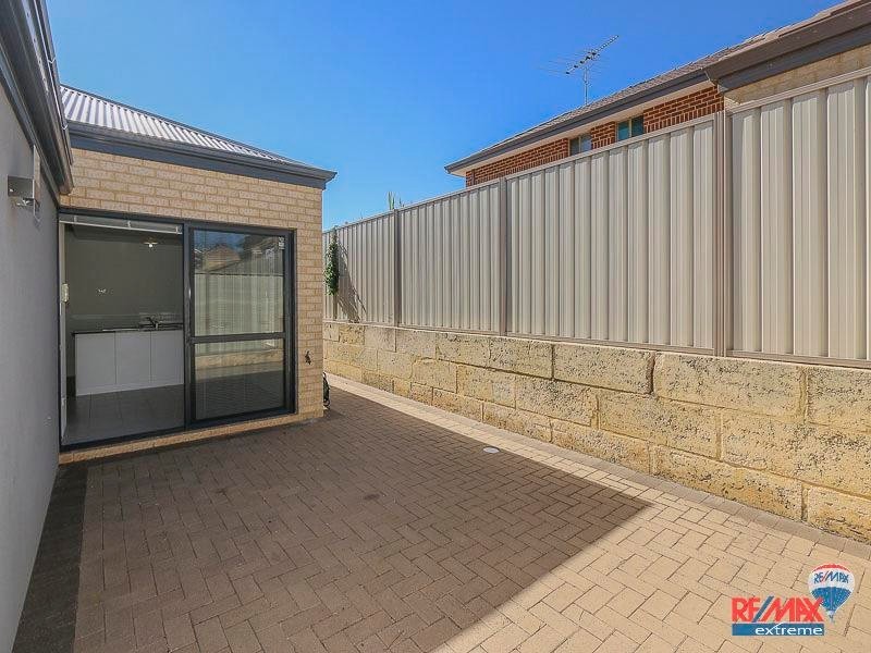 Unit 1 / 2 Marathon Loop, Madeley WA 6065