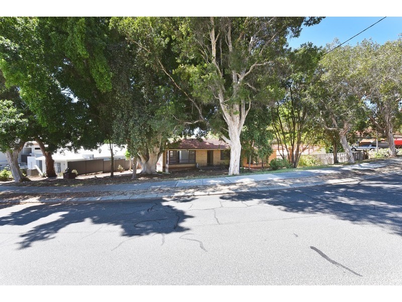 17 Wandoo Road, Duncraig WA 6023