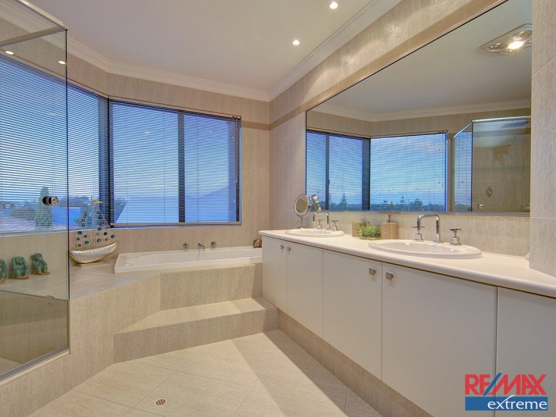 45 Savannah Way, Iluka WA 6028