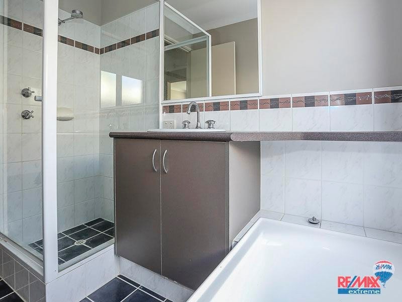 32 Archimedes Crescent, Tapping WA 6065