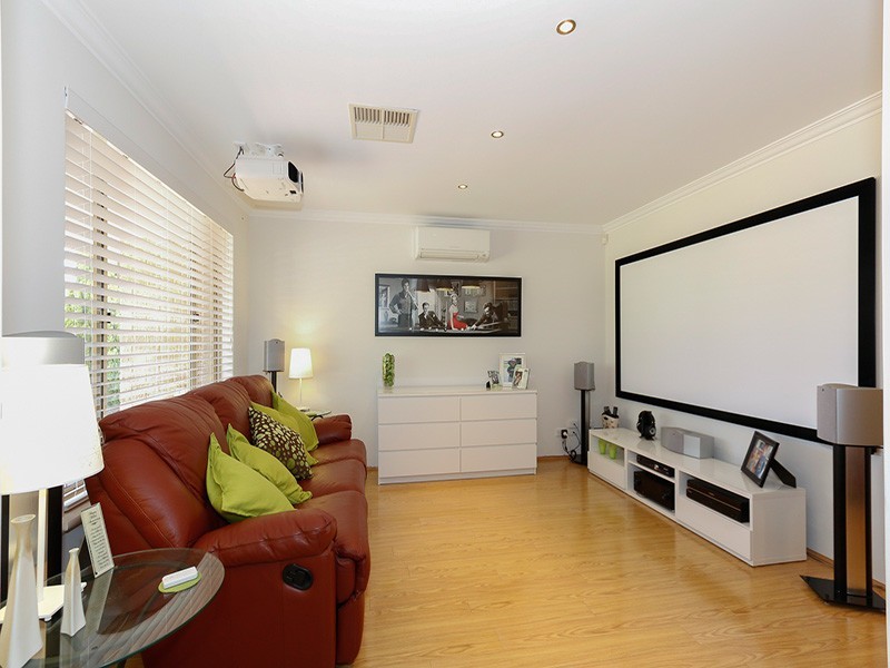 11 Lauder Place, Kinross WA 6028