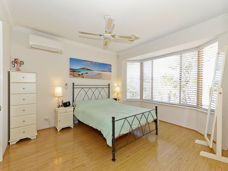 11 Lauder Place, Kinross WA 6028