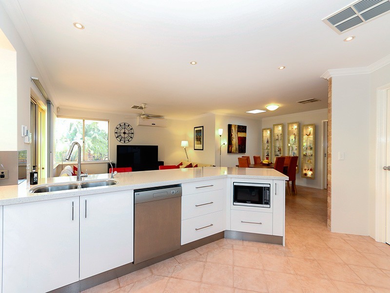 11 Lauder Place, Kinross WA 6028