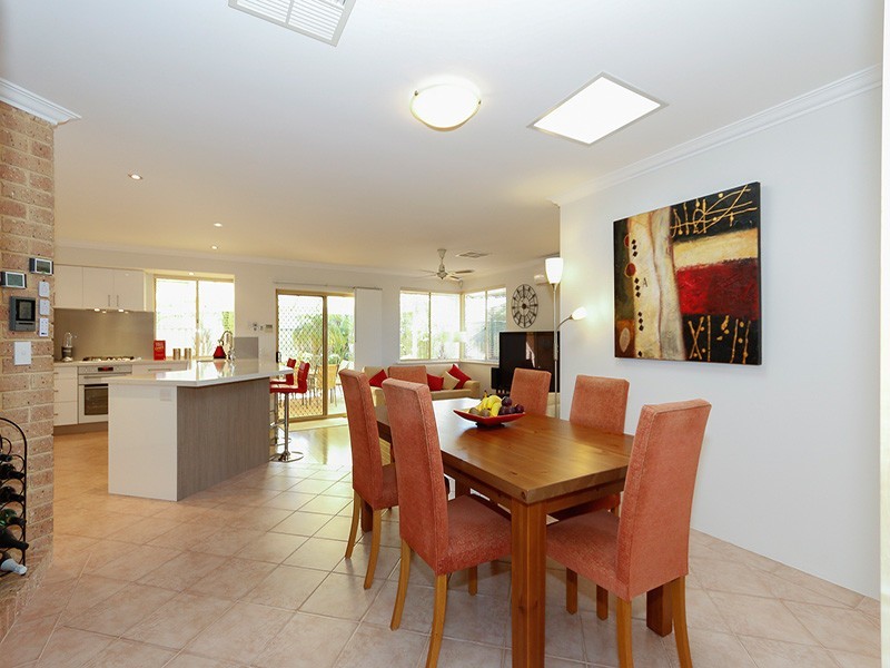 11 Lauder Place, Kinross WA 6028