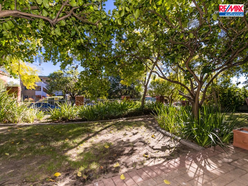 2/8 King George Street, Victoria Park WA 6100