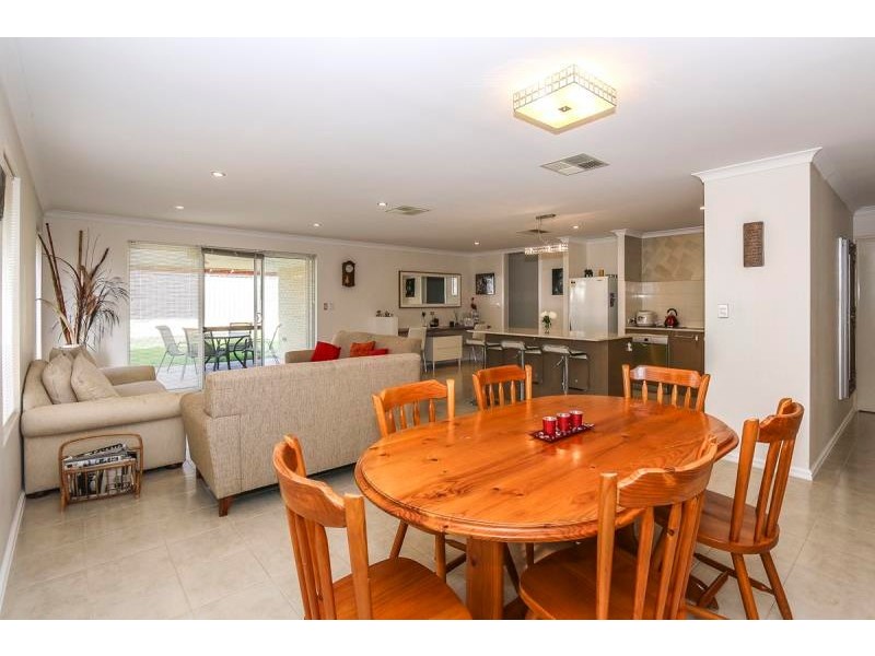 68 Leschenault Loop, Banksia Grove WA 6031