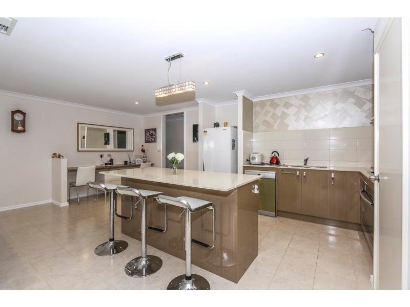 68 Leschenault Loop, Banksia Grove WA 6031