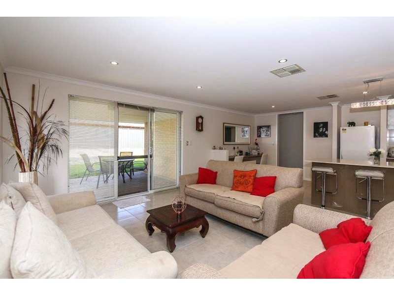 68 Leschenault Loop, Banksia Grove WA 6031