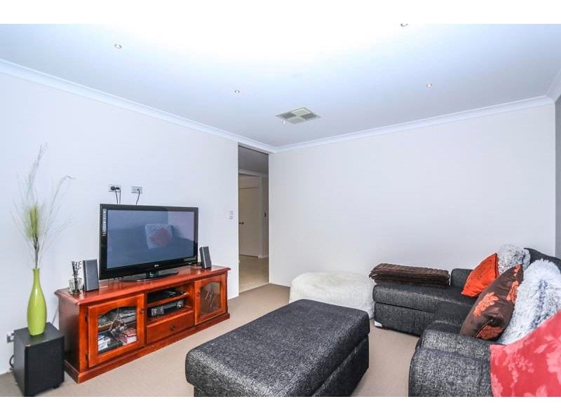 68 Leschenault Loop, Banksia Grove WA 6031