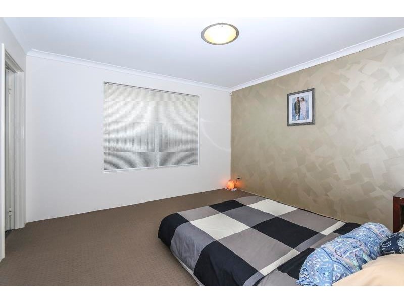 68 Leschenault Loop, Banksia Grove WA 6031