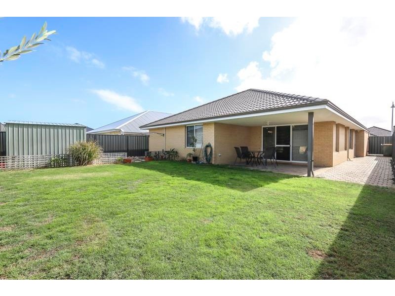 68 Leschenault Loop, Banksia Grove WA 6031