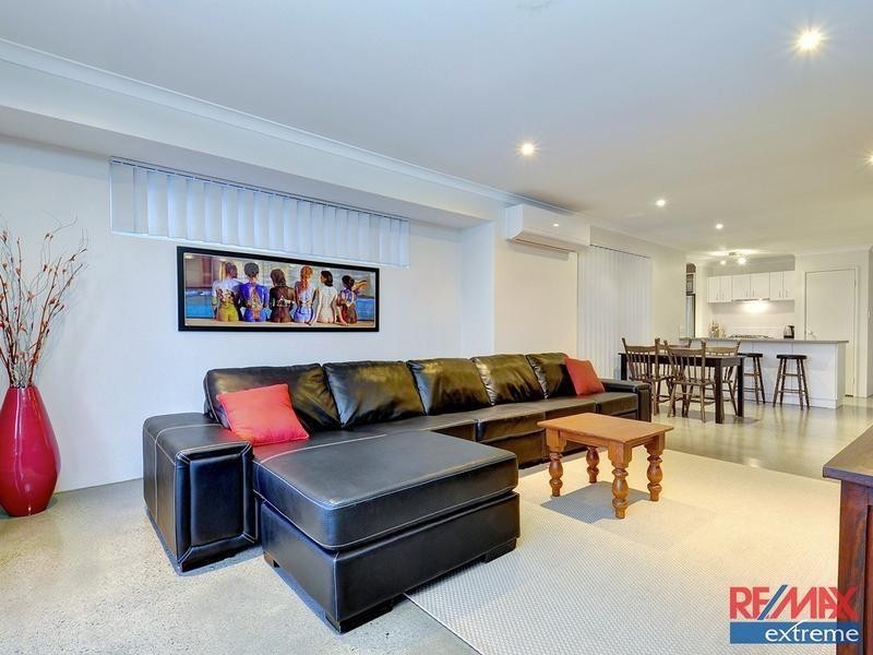 17 Grandis Boulevard, Banksia Grove WA 6031