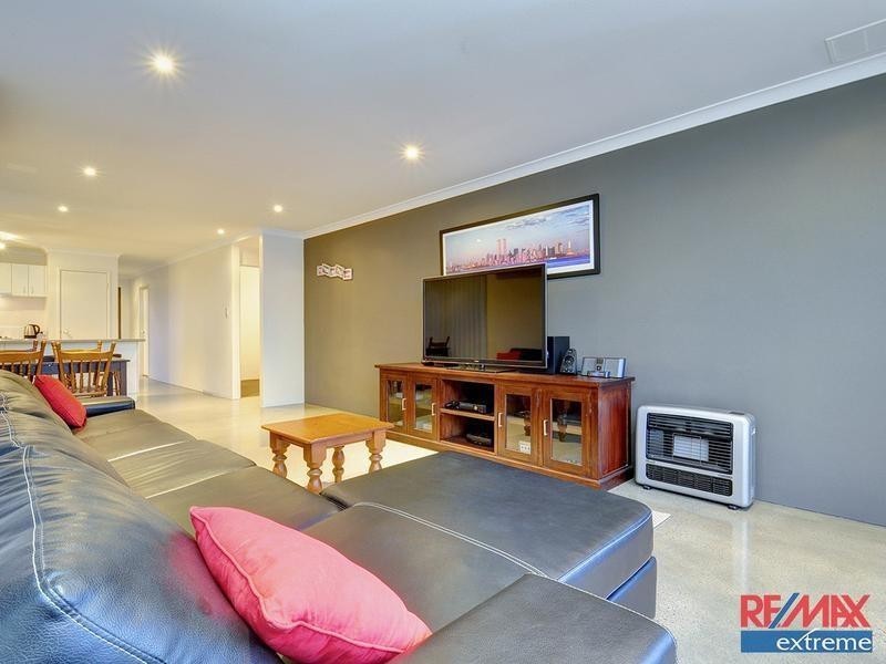 17 Grandis Boulevard, Banksia Grove WA 6031