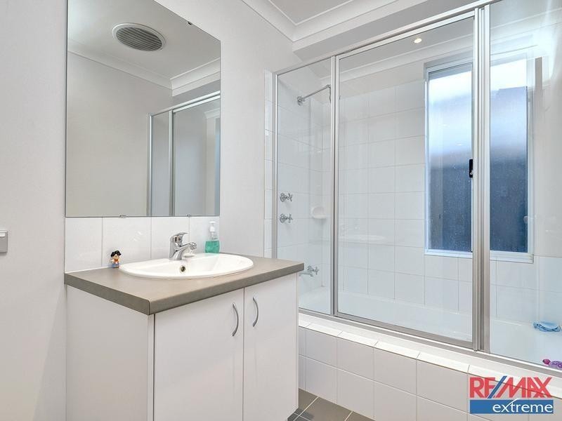 17 Grandis Boulevard, Banksia Grove WA 6031