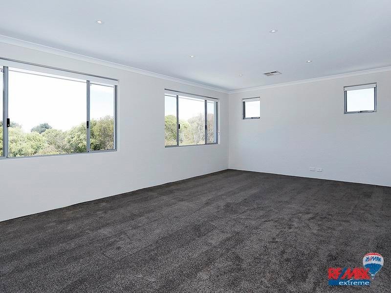 12 Monclair Pass, Currambine WA 6028