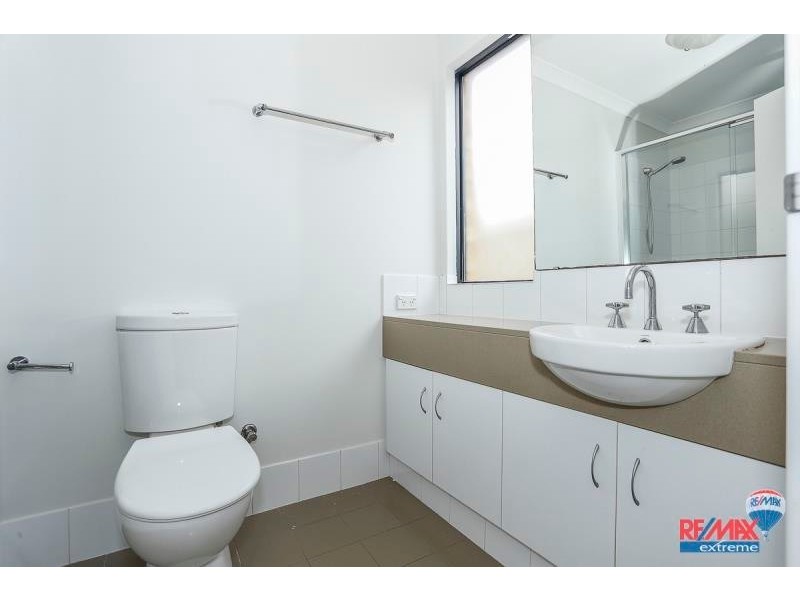 17 Merlot Way, Pearsall WA 6065