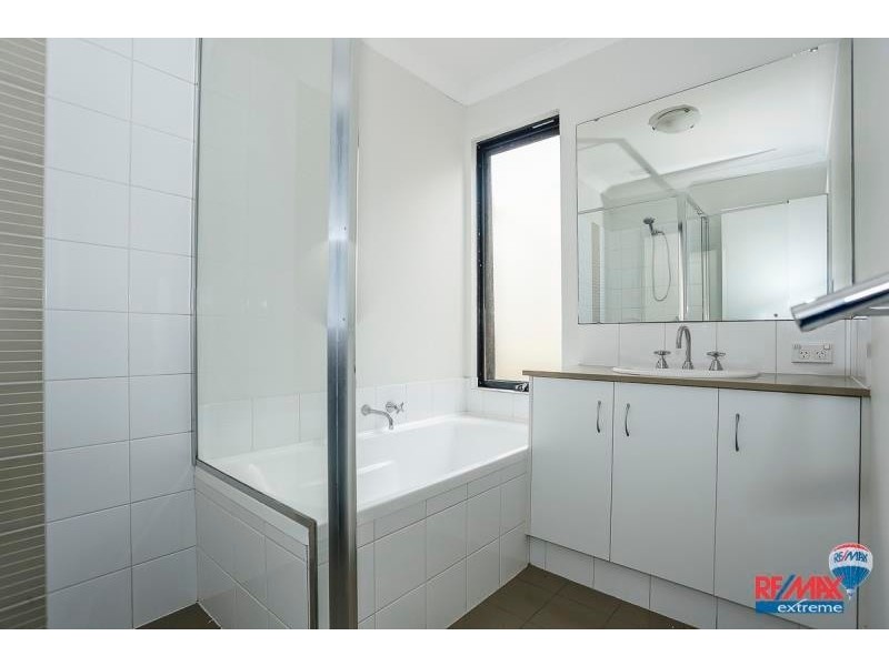 17 Merlot Way, Pearsall WA 6065