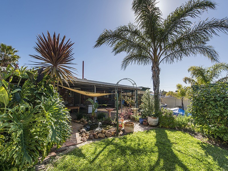 4 Campbell Drive, Hillarys WA 6025