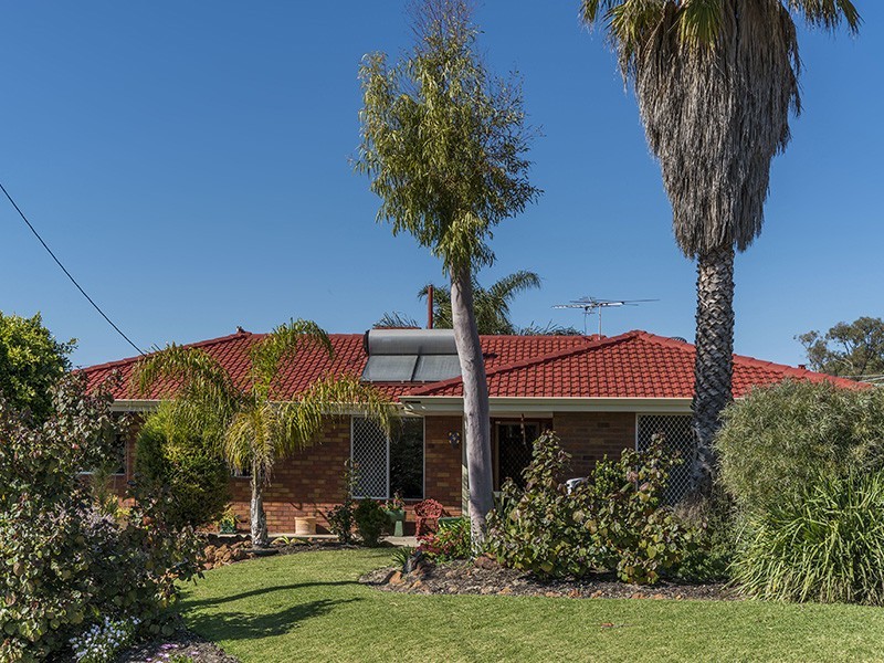 4 Campbell Drive, Hillarys WA 6025