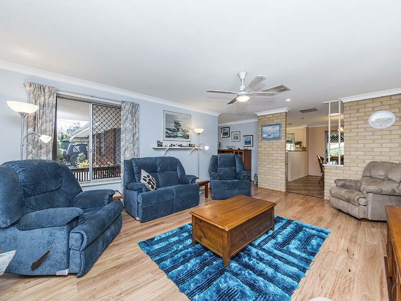 4 Campbell Drive, Hillarys WA 6025
