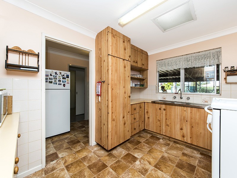 4 Campbell Drive, Hillarys WA 6025