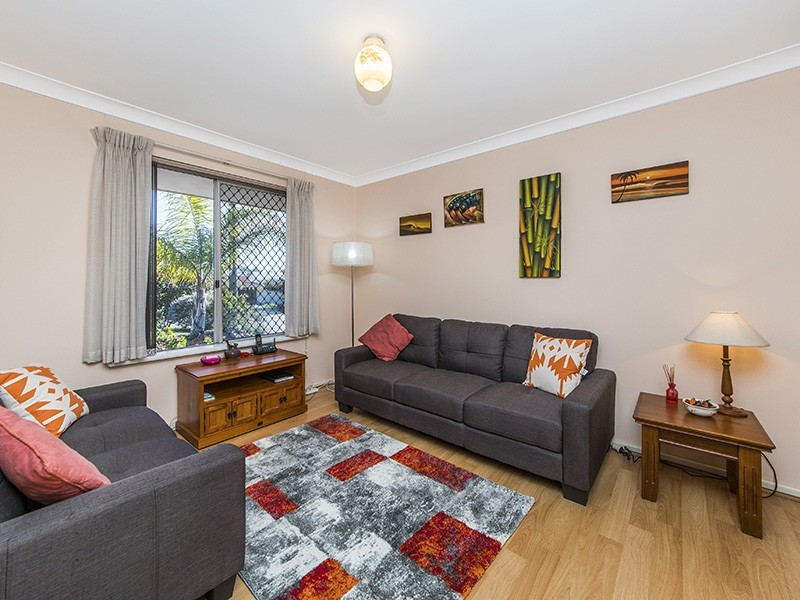 4 Campbell Drive, Hillarys WA 6025