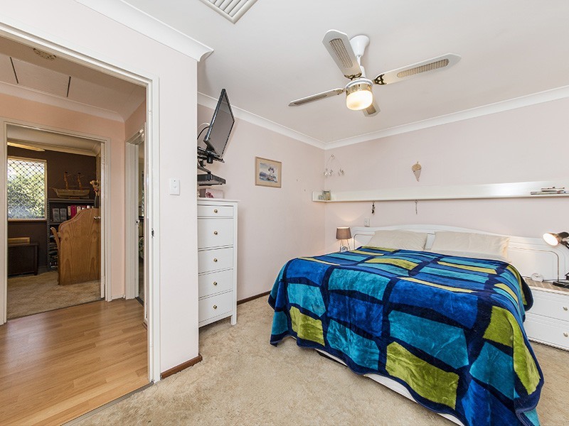 4 Campbell Drive, Hillarys WA 6025