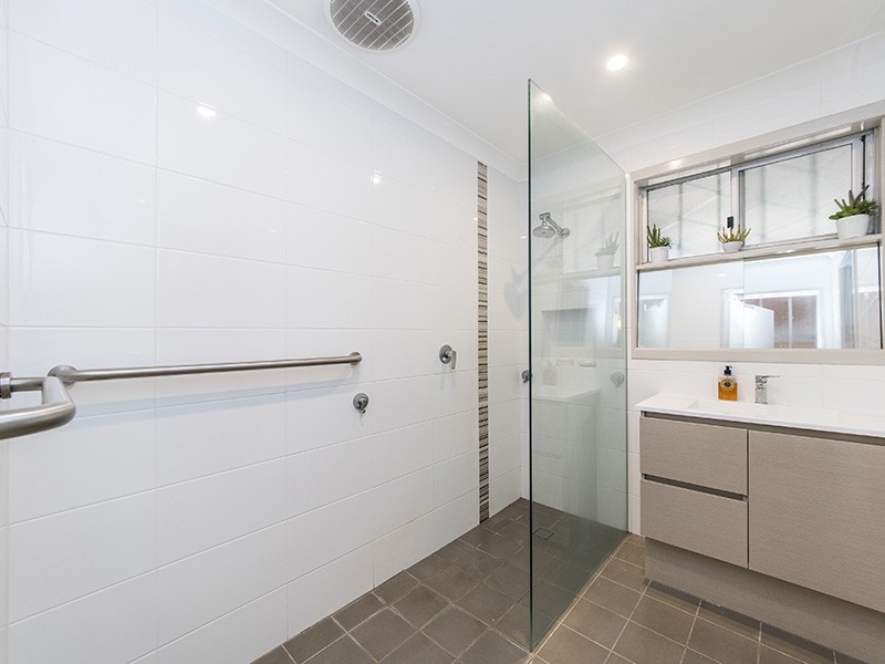 4 Campbell Drive, Hillarys WA 6025