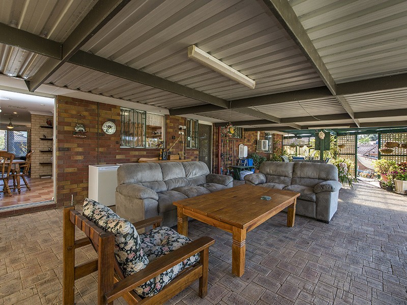 4 Campbell Drive, Hillarys WA 6025