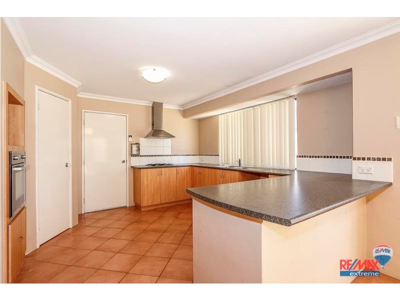 5 Lynnburn Pass, Carramar WA 6031