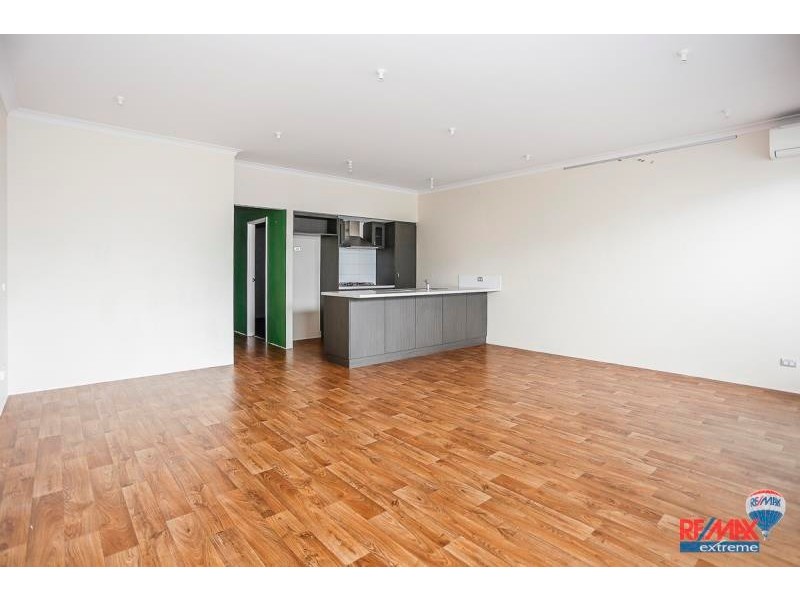 8B Bollach Green, Butler WA 6036