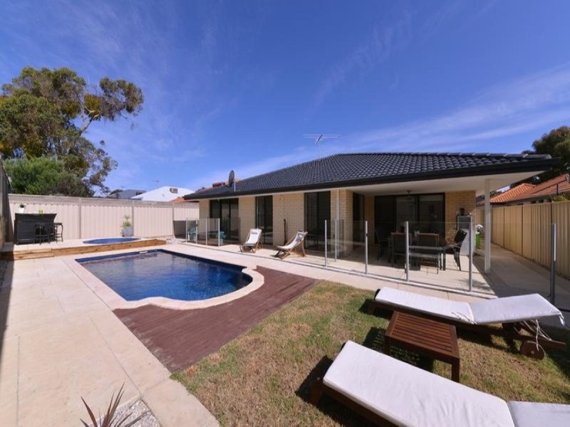16 Basico Avenue, Sinagra WA 6065