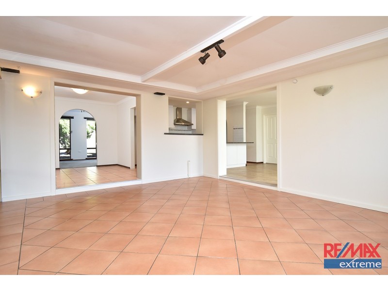 10 Johnston Way, Padbury WA 6025