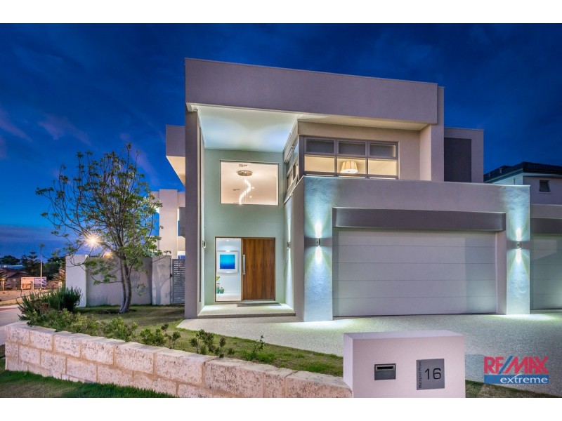 16 Blackpool Promenade, Iluka WA 6028