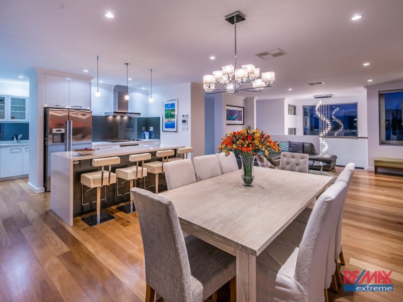 16 Blackpool Promenade, Iluka WA 6028