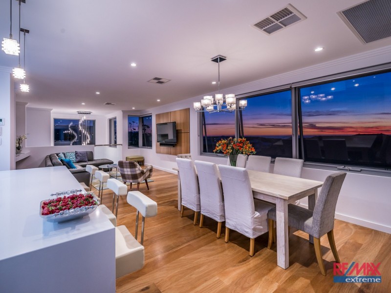 16 Blackpool Promenade, Iluka WA 6028